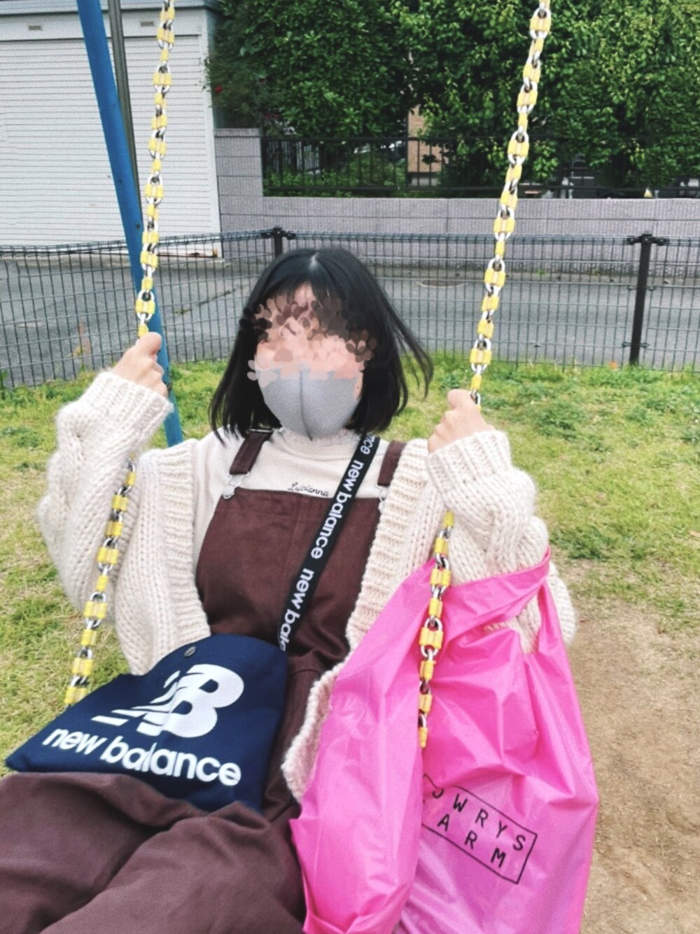 「RETRO GIRLのオーバーオールパンツ（サロペット/オーバーオール、ブラウン系）」を使った、s.kinacoさん（レディース・159cm）の春コーディネートの1枚目の写真