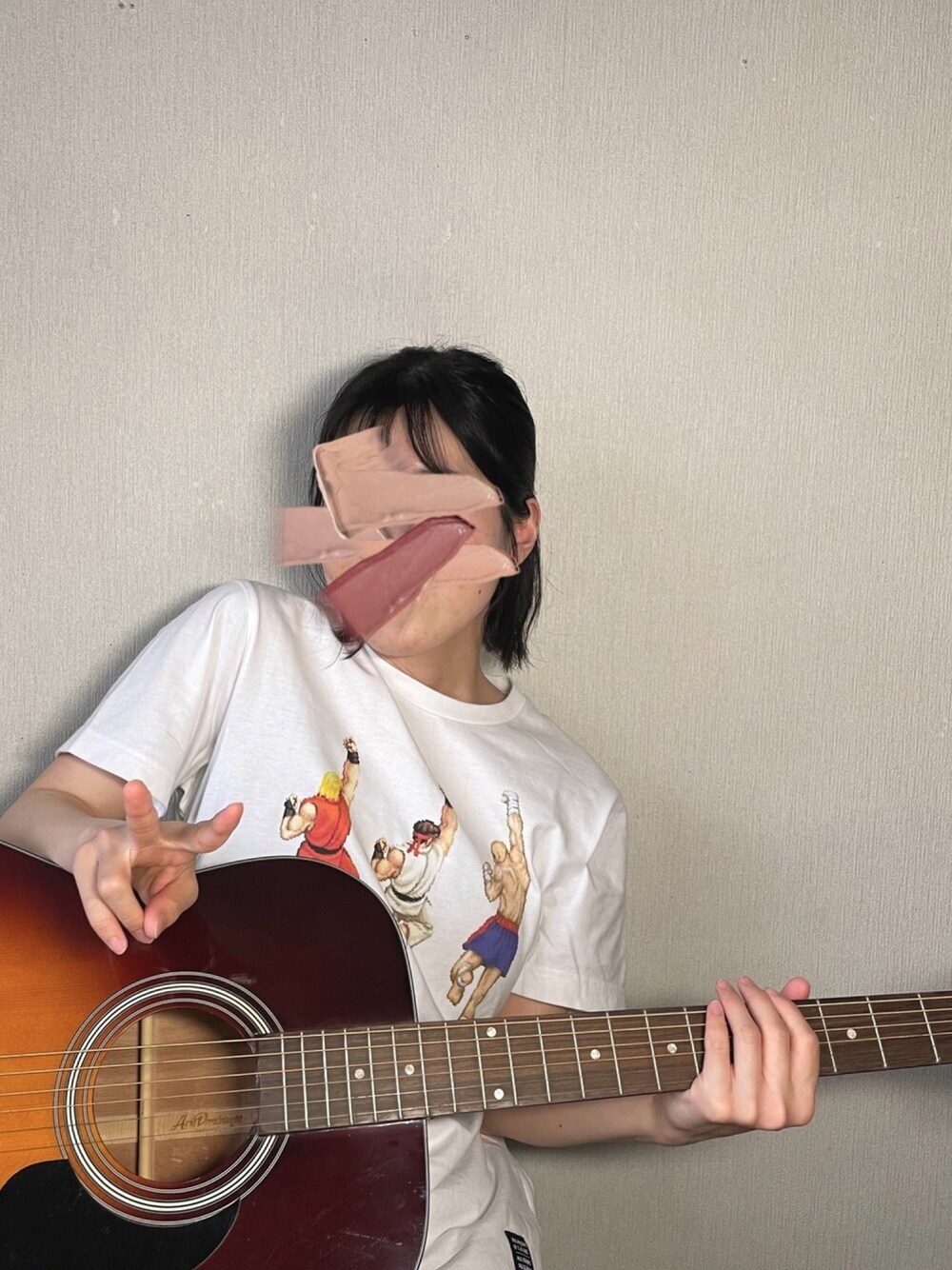 「UNIQLOのザ・ゲーム バイ ストリートファイター UT（半袖）（Tシャツ/カットソー、ホワイト系）」を使った、s.kinacoさん（レディース・159cm）の春コーディネートの1枚目の写真