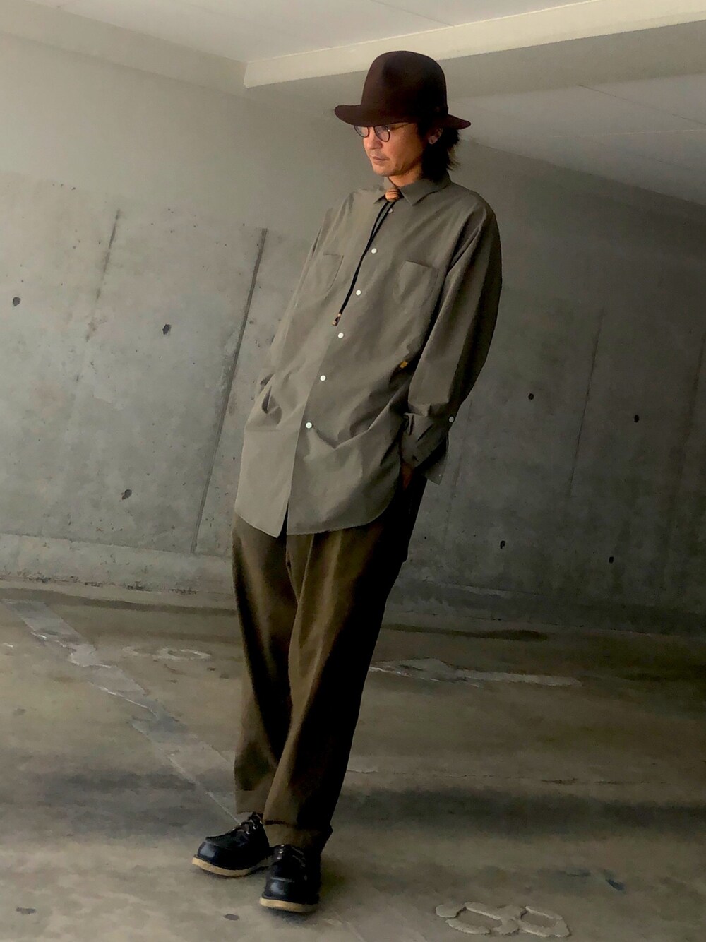 「NATAL DESIGNのLOMAN BIG STRETCH（シャツ/ブラウス、グリーン系）」を使った、takさん（メンズ・177cm）の秋コーディネートの1枚目の写真