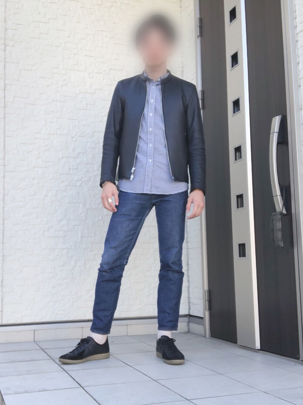 「ジャーマントレーナー、ライダースジャケット、シングルライダース、Levi's、606、70's、ギムガムチェック、UNIQLO、スニーカー、経年変化」｜「UNIQLOのアイテム（シャツ/ブラウス、ホワイト系）」を使った、のすけさん（メンズ・174cm）の秋コーディネートの1枚目の写真