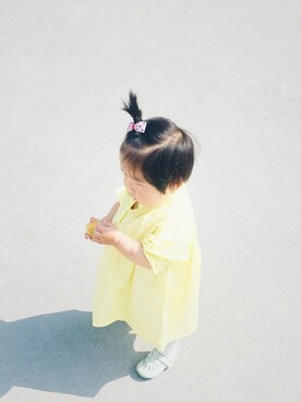 「アイテム（シャツワンピース、イエロー系）」を使った、诺小依Baby さん（キッズ・80cm）の夏コーディネート
