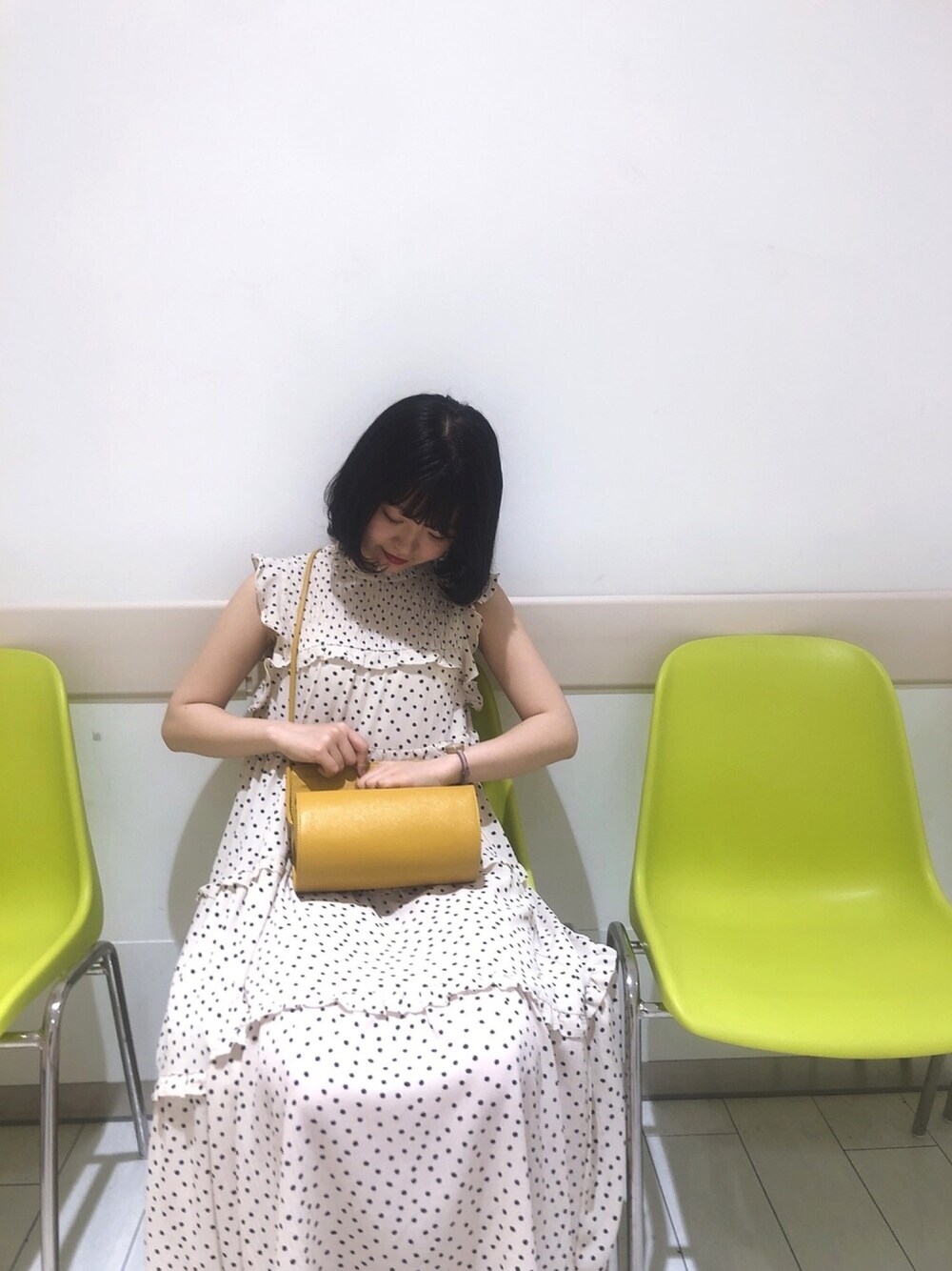 「ドットワンピ、スナイデル、ノースリーブ、フリル袖、後ろリボン、ロングワンピース、スタンドカラー、ドット、ボブ、リリーブラウン」｜「LILY BROWNのショルダーコロンBAG（ショルダーバッグ、ブラック系）」を使った、だにえるさん（レディース・150cm）の夏コーディネートの1枚目の写真