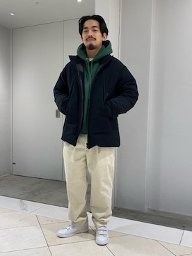 「Tシャツ/カットソー」｜「アイテム（ダウンジャケット/コート）」を使った、冨田　剛史さん（メンズ・165cm）の冬コーディネート
