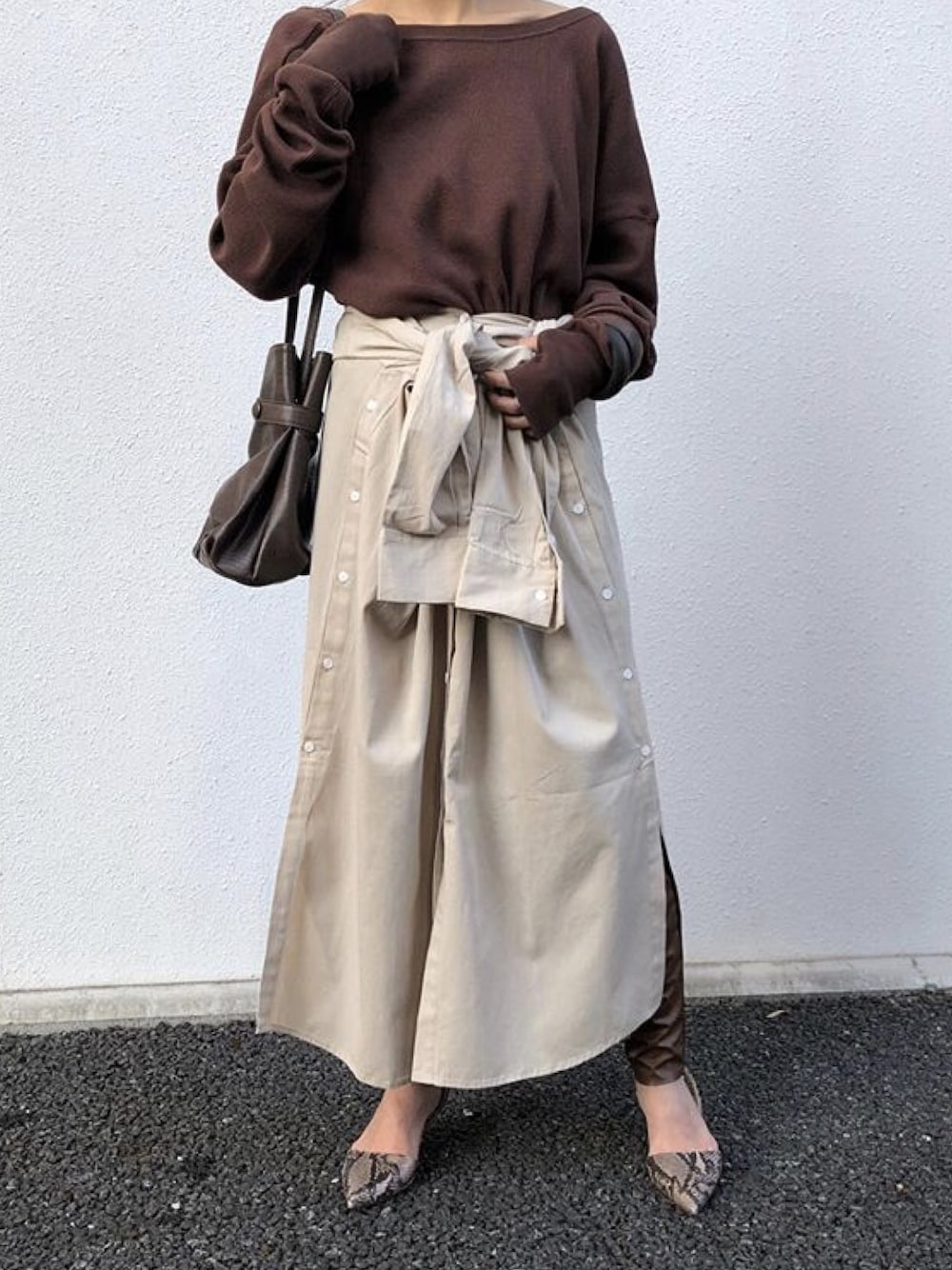 その他のTシャツ/カットソー、その他のワンピース、その他のその他パンツを着用したレディースの冬コーディネートの1枚目の写真