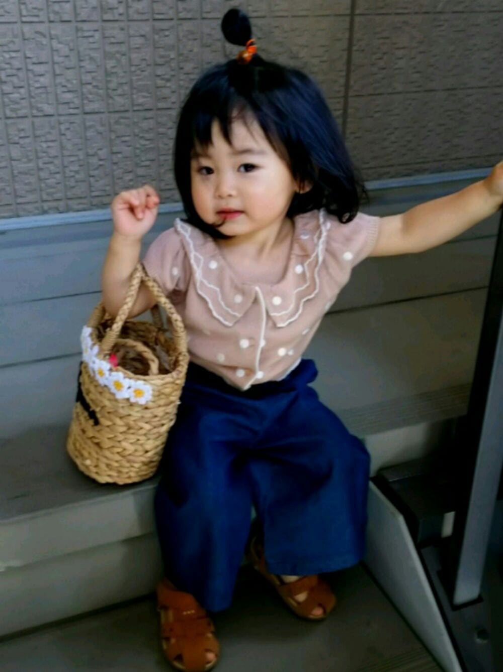 「キッズコーデ、カジュアルコーデ、夏コーデ、西松屋、もうすぐ2歳、ワイドパンツ、ZARA KIDS」｜「snidel girlのアイテム（カーディガン/ボレロ、ベージュ系）」を使った、mimiさん（キッズ・80cm）の春コーディネートの1枚目の写真