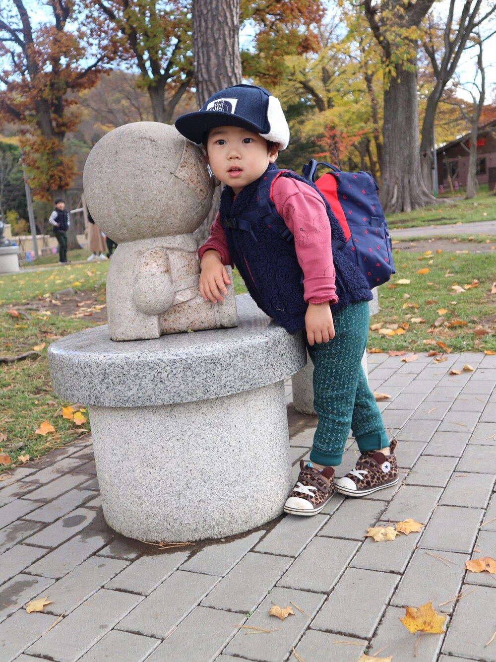 「秋コーデ、男の子コーデ、アニマル柄、おしゃれさんと繋がりたい、動物園、3歳、男の子」｜「Birthdayのアイテム（スウェット、ピンク系）」を使った、asahi_sunさん（キッズ・90cm）の秋コーディネートの1枚目の写真