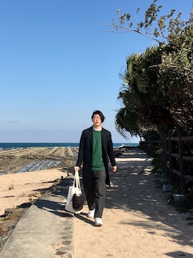 「海」｜「アイテム（チェスターコート）」を使った、ヒラヤマ(Team Double)さん（メンズ・173cm）の冬コーディネート
