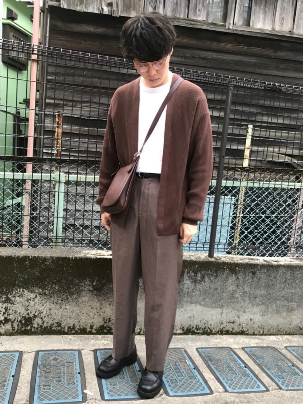 「キレイめ、お洒落さんとつながりたい、アースカラー、ブラウンコーデ、KLEMAN、革靴、Steven Alan、古着、ootd、ブラウン色に染まれ」｜「BATONERの＜BATONER＞ WRAP CGN/カーディガン（カーディガン/ボレロ、ブラウン系）」を使った、yukiさん（メンズ・170cm）の冬コーディネートの1枚目の写真