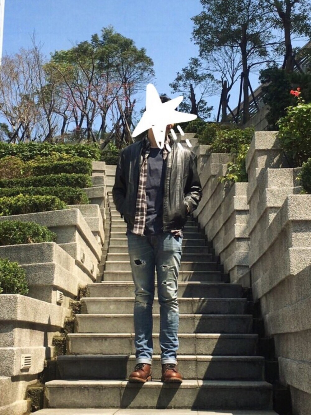 「ootd、黑、denim、streetstyle、black、Thorogood、古着」｜「VINTAGEのアイテム（ノーカラージャケット、ブラック系）」を使った、TonyHsuさん（メンズ・177cm）の春コーディネートの1枚目の写真