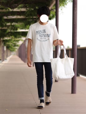 「UNIQLO（ユニクロ）のWOMEN ウルトラストレッチジーンズ（デニムパンツ）」を使った、howellさん（メンズ・175cm）の夏コーディネート