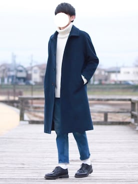 「ネイビー×ホワイト」｜「アイテム（ステンカラーコート）」を使った、howellさん（メンズ・175cm）の冬コーディネート