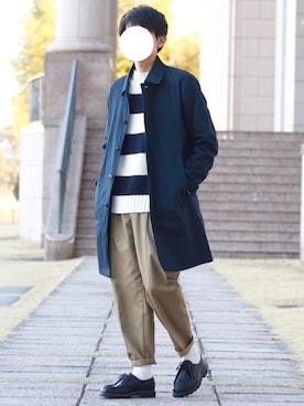 「ネイビー×ホワイト」｜「アイテム（ステンカラーコート）」を使った、howellさん（メンズ・175cm）の春コーディネート