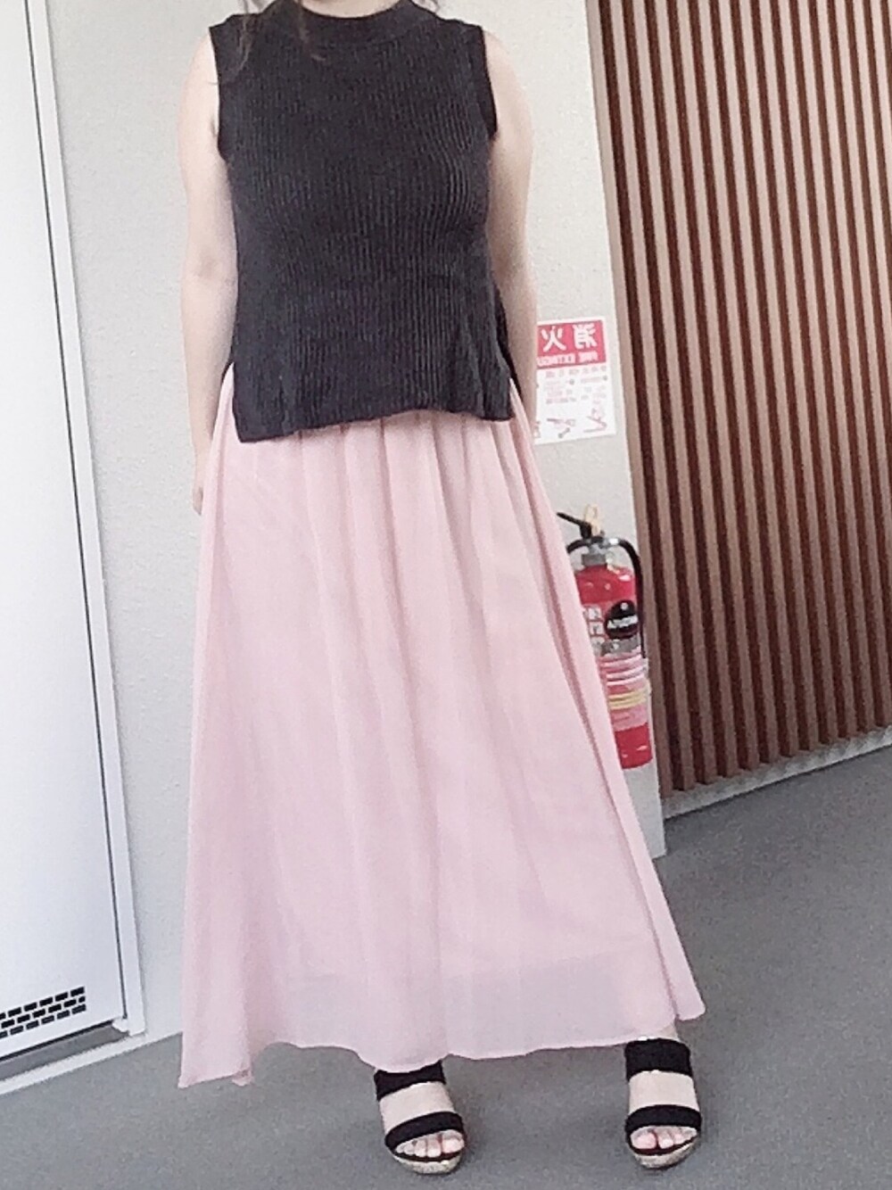 「夏コーデ、カジュアル、きれいめカジュアル、オトナ女子、サンダル、プチプラ、ママコーデ」｜「e.r.g*のアイテム（ニット/セーター、ブラック系）」を使った、ゆあ。さん（レディース・157cm）の夏コーディネートの1枚目の写真