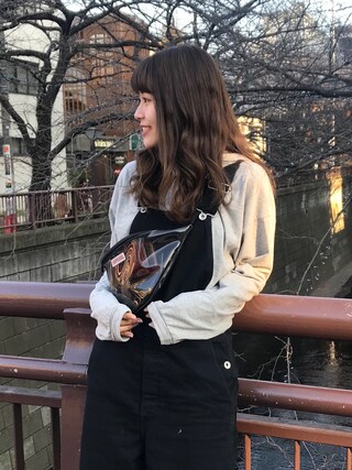 Erika Yamamoto使用「BEAUTY&YOUTH UNITED ARROWS（BY ブラックデニムオーバーオール）」的時尚穿搭