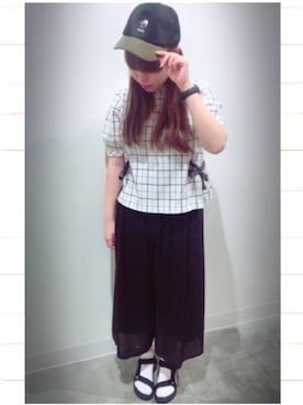 「ロングヘア」｜「アイテム（キャップ）」を使った、14+ イオンモール多摩平の森店 スタッフさん（レディース・160cm）の秋コーディネート