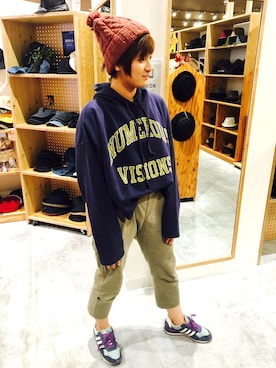 「アイテム（ニットキャップ/ビーニー、レッド系）」を使った、14+ イオンモール多摩平の森店 スタッフさん（レディース・160cm）の秋コーディネート
