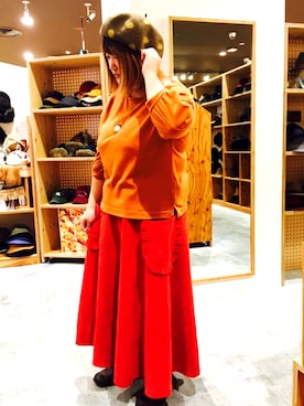 「レッド」｜「アイテム（ハンチング/ベレー帽）」を使った、14+ イオンモール多摩平の森店 スタッフさん（レディース・160cm）の秋コーディネート
