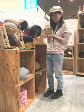 「アイテム（スウェット、ピンク系）」を使った、14+ イオンモール多摩平の森店 スタッフさん（レディース・160cm）の冬コーディネート