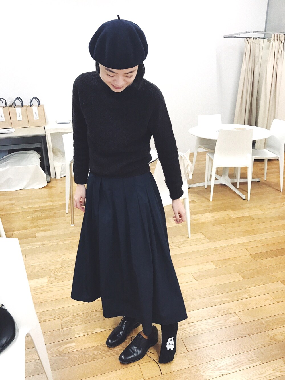 「conges payes、harley、ニット、ベレー帽、展示会、しろくま、白熊、ロングワンピース、タックスカート、ゆるコーデ」｜「Hurley の［ハーレー］HARLEY W Shaggy POニット（ニット/セーター、ブラウン系）」を使った、Kanocoさん（レディース・170cm）の冬コーディネートの1枚目の写真