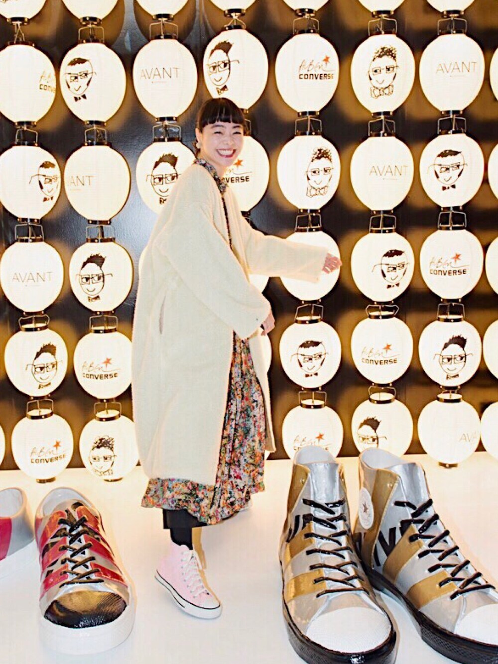 「大人カジュアル、converse、ボア、ボアコート、花柄、花柄ワンピース、H&M、コンバース、ガーリー、ピンク」｜「Wranglerの【MIHO NOJIRI × nano・universe】別注リバーシブルロングボアコート（その他アウター、ホワイト系）」を使った、Kanocoさん（レディース・170cm）の冬コーディネートの1枚目の写真
