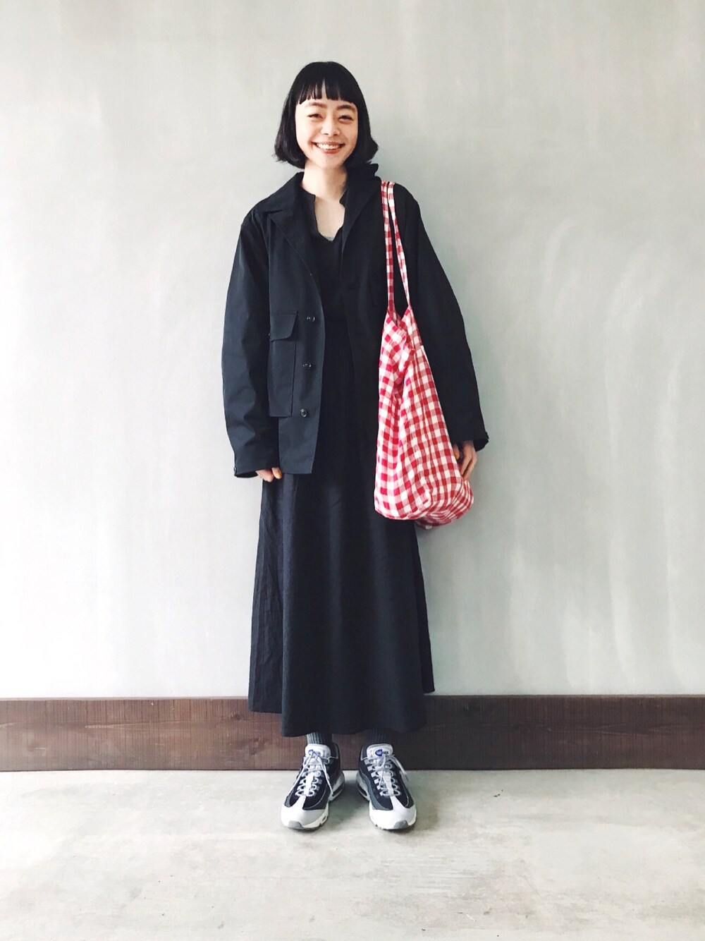 「オトナカジュアル、カジュアル、春コーデ、N.HOOLYWOOD、マキシ丈ワンピース、ロングワンピース、リネンワンピース、AIR MAX、トートバッグ、Ungrid」｜「N.HOOLYWOODのN.HOOLYWOOD 2018 SPRING & SUMMER COMPILE LINE BLOUSON（ブルゾン、ブラック系）」を使った、Kanocoさん（レディース・170cm）の春コーディネートの1枚目の写真