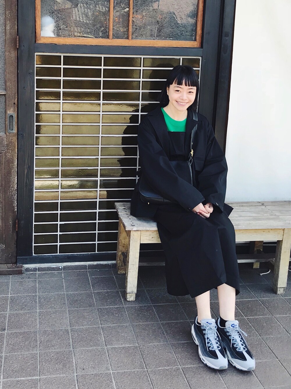 「シンプルコーデ、ワンピース、BEAMS、B:MING LIFE STORE by BEAMS、ブルゾン、AIR MAX、スニーカーコーデ、スウェット、ブラック、大人カジュアル」｜「N.HOOLYWOODのN.HOOLYWOOD 2018 SPRING & SUMMER COMPILE LINE BLOUSON（ブルゾン、ブラック系）」を使った、Kanocoさん（レディース・170cm）の春コーディネートの1枚目の写真