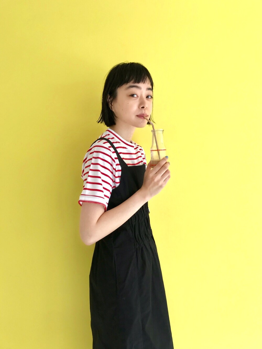 「夏、オトナカジュアル、ボーター、赤ボーダー、ボーダートップス、ジャンパースカート、ワンピース、シンプル、カジュアル、撮影」｜「JOURNAL STANDARD LUXEのボーダー天竺 CN半袖プルオーバー（Tシャツ/カットソー、レッド系）」を使った、Kanocoさん（レディース・170cm）の夏コーディネートの1枚目の写真