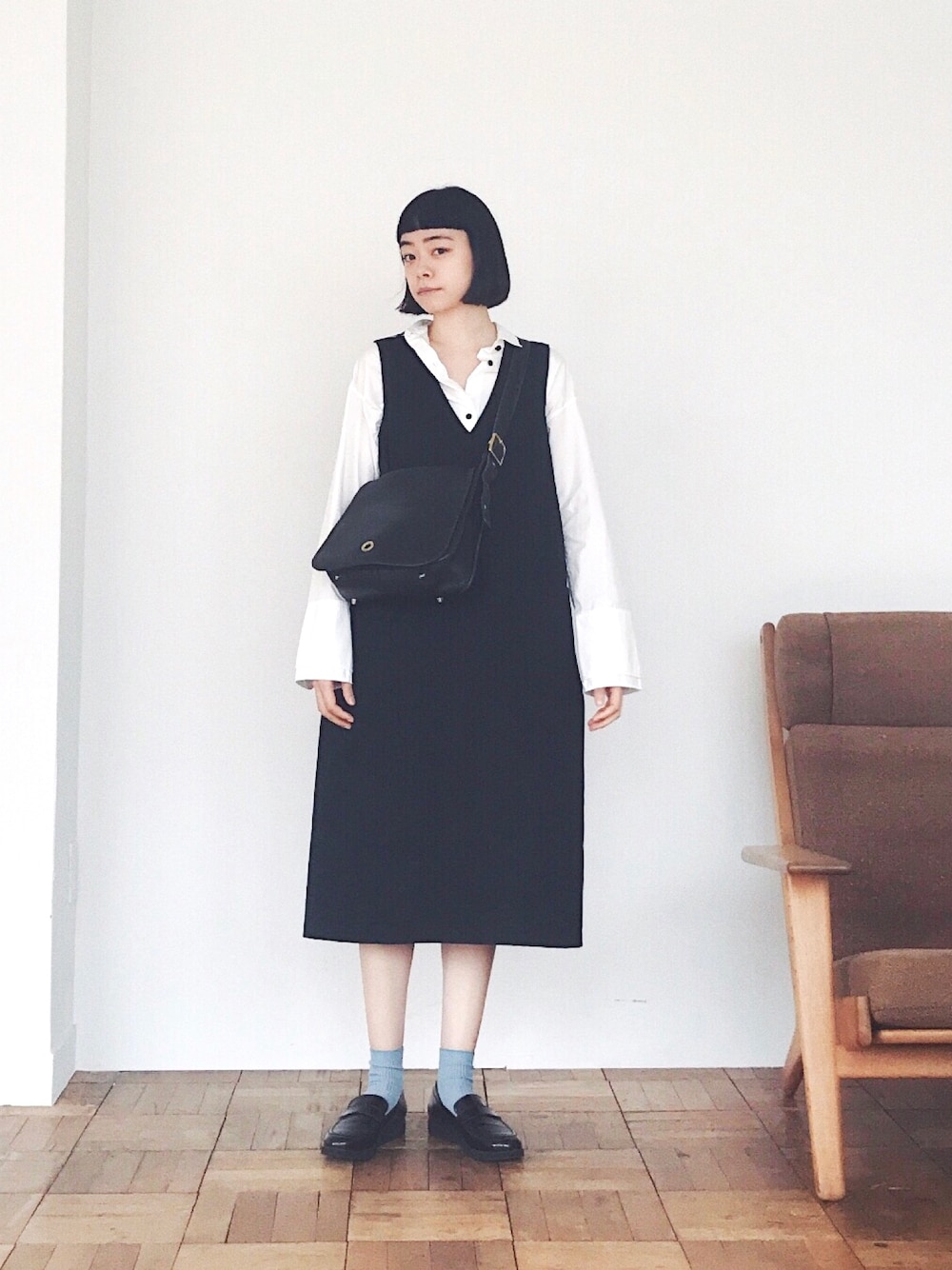 「秋服準備はじめました、秋コーデ、シンプル、シャツスタイル、オトナ女子、オトナカジュアル、オーバーサイズ、モノトーン、ローファー、ローファー×靴下」｜「ASEEDONCLOUDのアイテム（ワンピース/ドレス、ブラック系）」を使った、Kanocoさん（レディース・170cm）の秋コーディネートの1枚目の写真