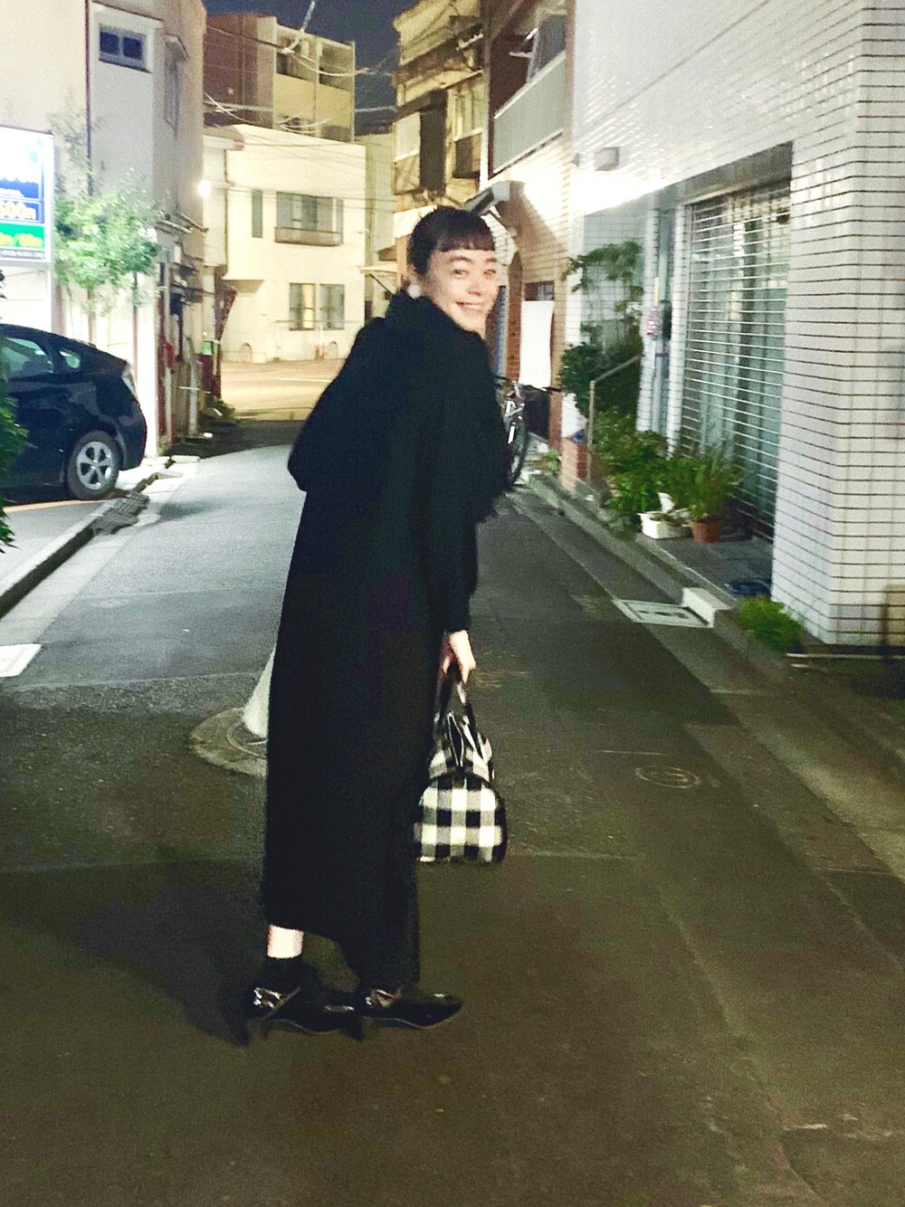「シンプル、休日スタイル、大人カジュアル、ブラック、ブラックワンピース、モノトーン、ワントーンコーデ、ワンピース、ニットワンピース、ドレスアップ」｜「ADIEU TRISTESSE LUXEのアイテム（ワンピース/ドレス、ブラック系）」を使った、Kanocoさん（レディース・170cm）の冬コーディネートの1枚目の写真