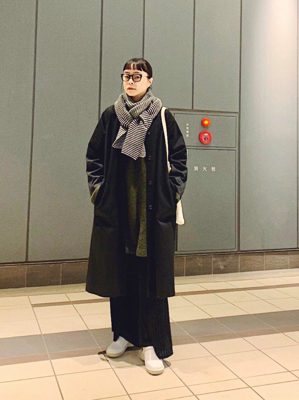 「シンプル、パンツスタイル、カーキ、シンプルコーデ、サボ、ラクチンコーデ、マリメッコ、marimekko、北欧、Bshop」｜「THE WHITE SCREENのTHE WHITE SCREEN 眼鏡 Duct ダクト マットブラック（メガネ、ブラック系）」を使った、Kanocoさん（レディース・170cm）の冬コーディネートの1枚目の写真