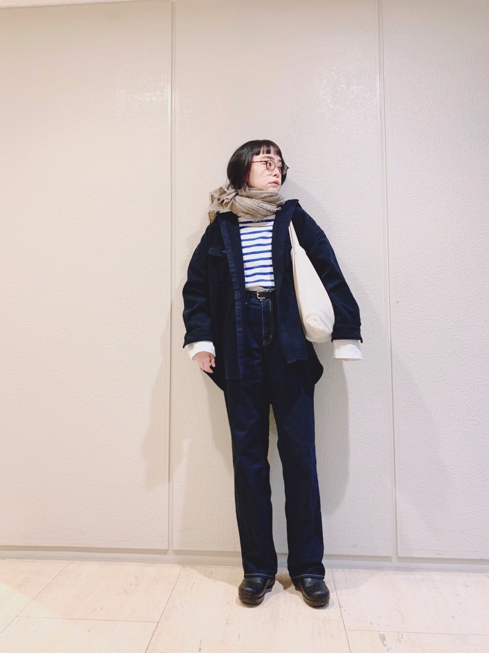 「ネイビー、ネイビー×ホワイト、シンプル、BEAMS BOY、dansko、SETTO、ボーダー、ボーダートップス、シンプルコーデ、大人カジュアル」｜「BEAMS BOYのBEAMS BOY / ポリエステル メルトン CPO シャツ（ブルゾン、ブルー系）」を使った、Kanocoさん（レディース・170cm）の秋コーディネートの1枚目の写真