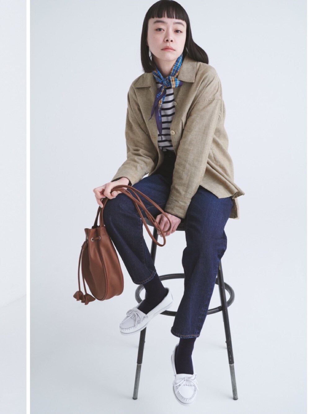 「ミネトンカ、minnetonka、シンプル、白シューズ、ホワイト、カジュアルコーデ、白い靴」｜「Minnetonkaのアイテム（シューズ、ホワイト系）」を使った、Kanocoさん（レディース・170cm）の春コーディネートの1枚目の写真