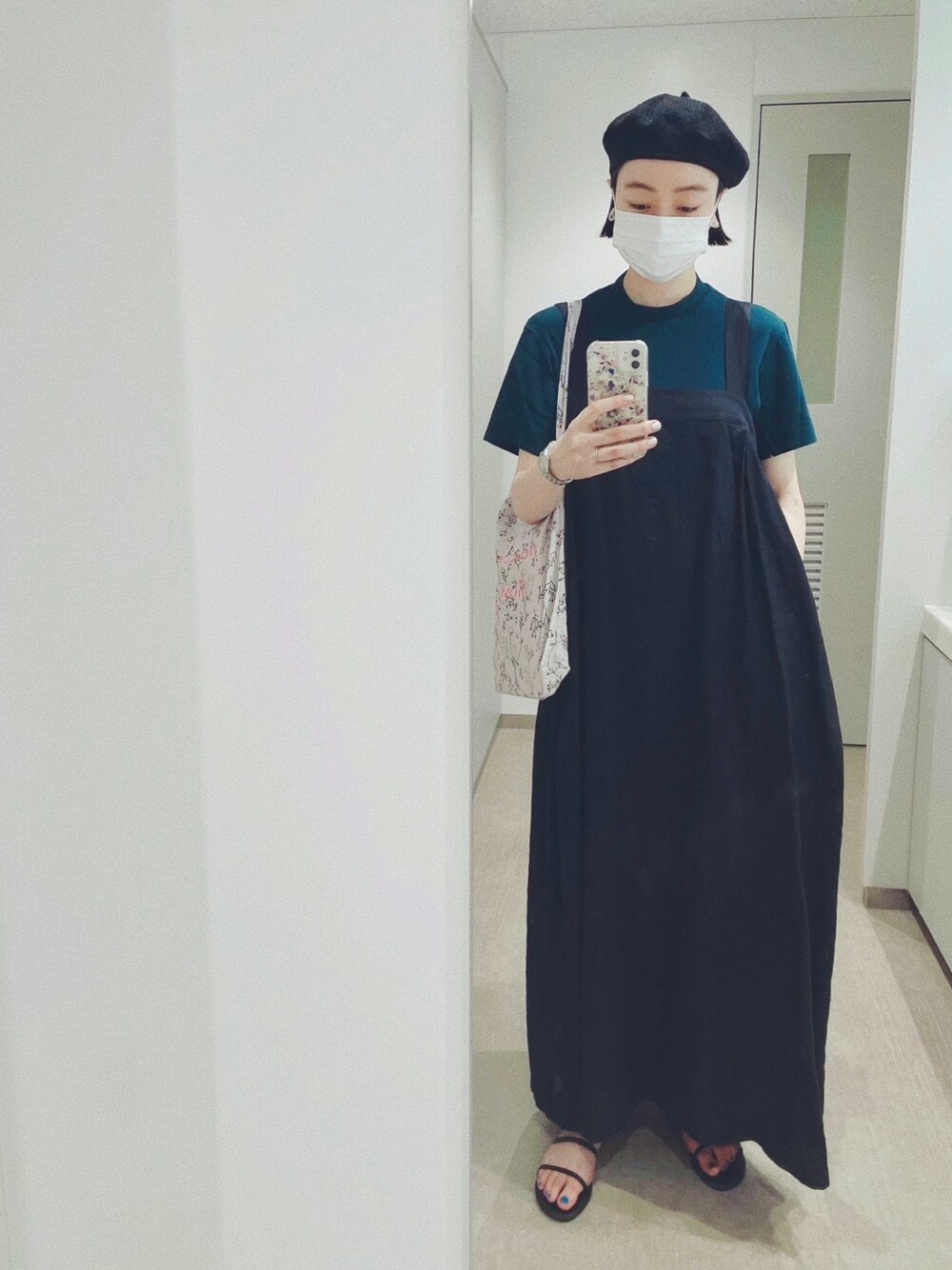 「きれいめカジュアル、シンプル、Tシャツ、ジャンパースカート、カジュアルコーデ、カジュアル、ナチュラル、花柄、リネン、ラフ」｜「biwacottonのアイテム（Tシャツ/カットソー、グリーン系）」を使った、Kanocoさん（レディース・170cm）の夏コーディネートの1枚目の写真