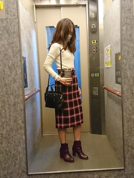 「タイトシルエット」｜「アイテム（ブーツ）」を使った、kiさん（レディース・159cm）の秋コーディネート