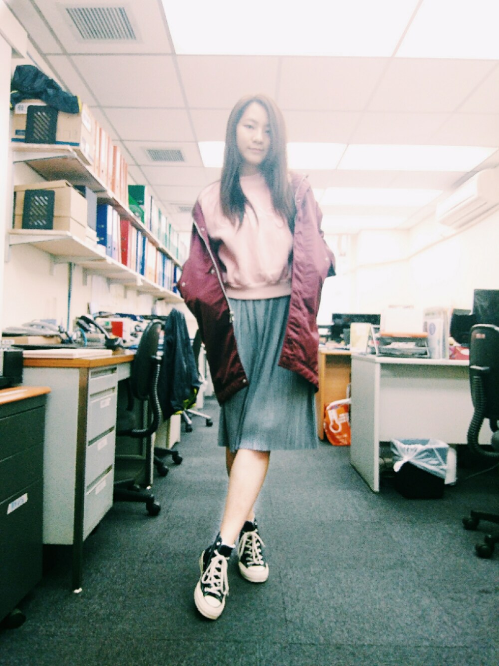 「ootd、Tuesday、red、pink、grey、girly、hkgirl、working style」｜「uniqlo Uのアイテム（ナイロンジャケット、レッド系）」を使った、Yukariveraさん（レディース・166cm）の冬コーディネートの1枚目の写真