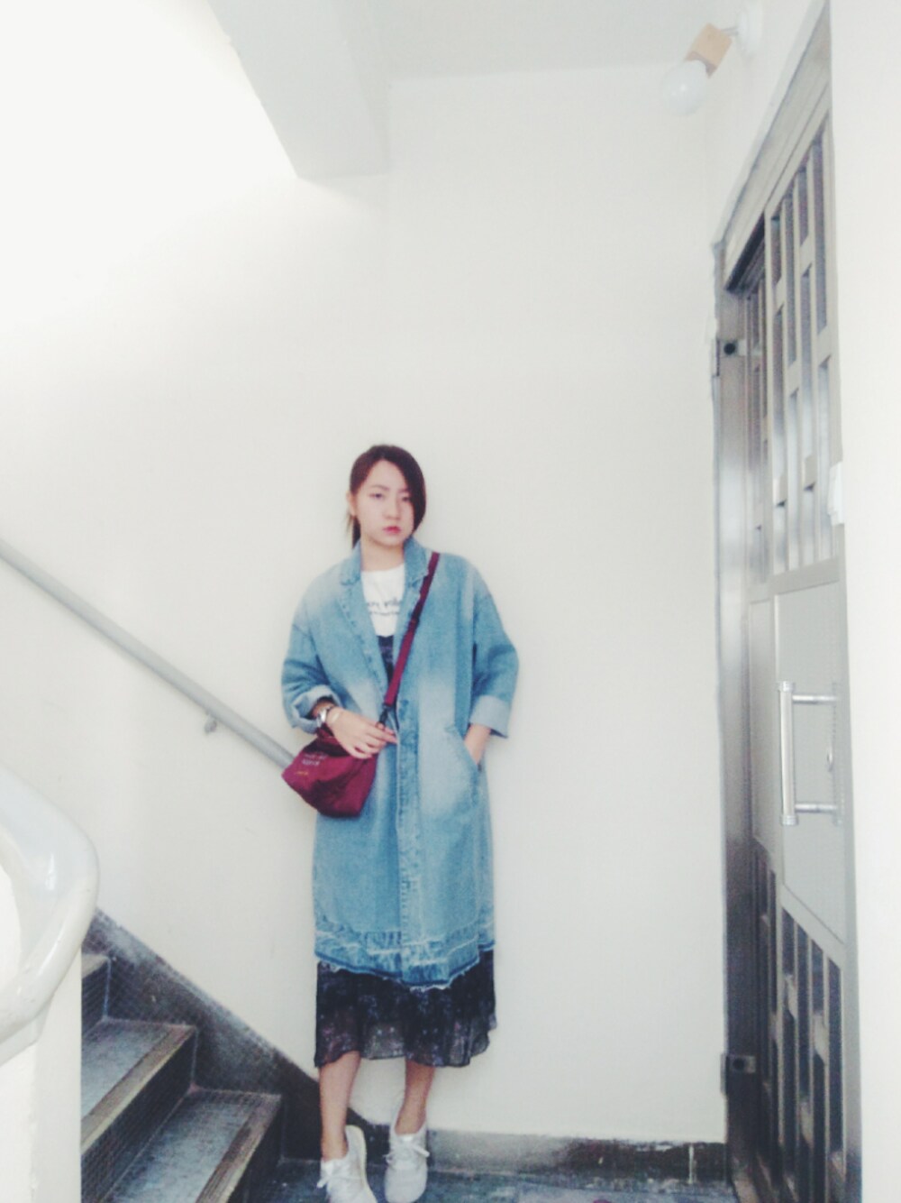 「November、ootd、denim、Floral print、working style、hkgirl、秋のコーデ、fashion」｜「niko and...のアイテム（ショルダーバッグ、レッド系）」を使った、Yukariveraさん（レディース・166cm）の秋コーディネートの1枚目の写真
