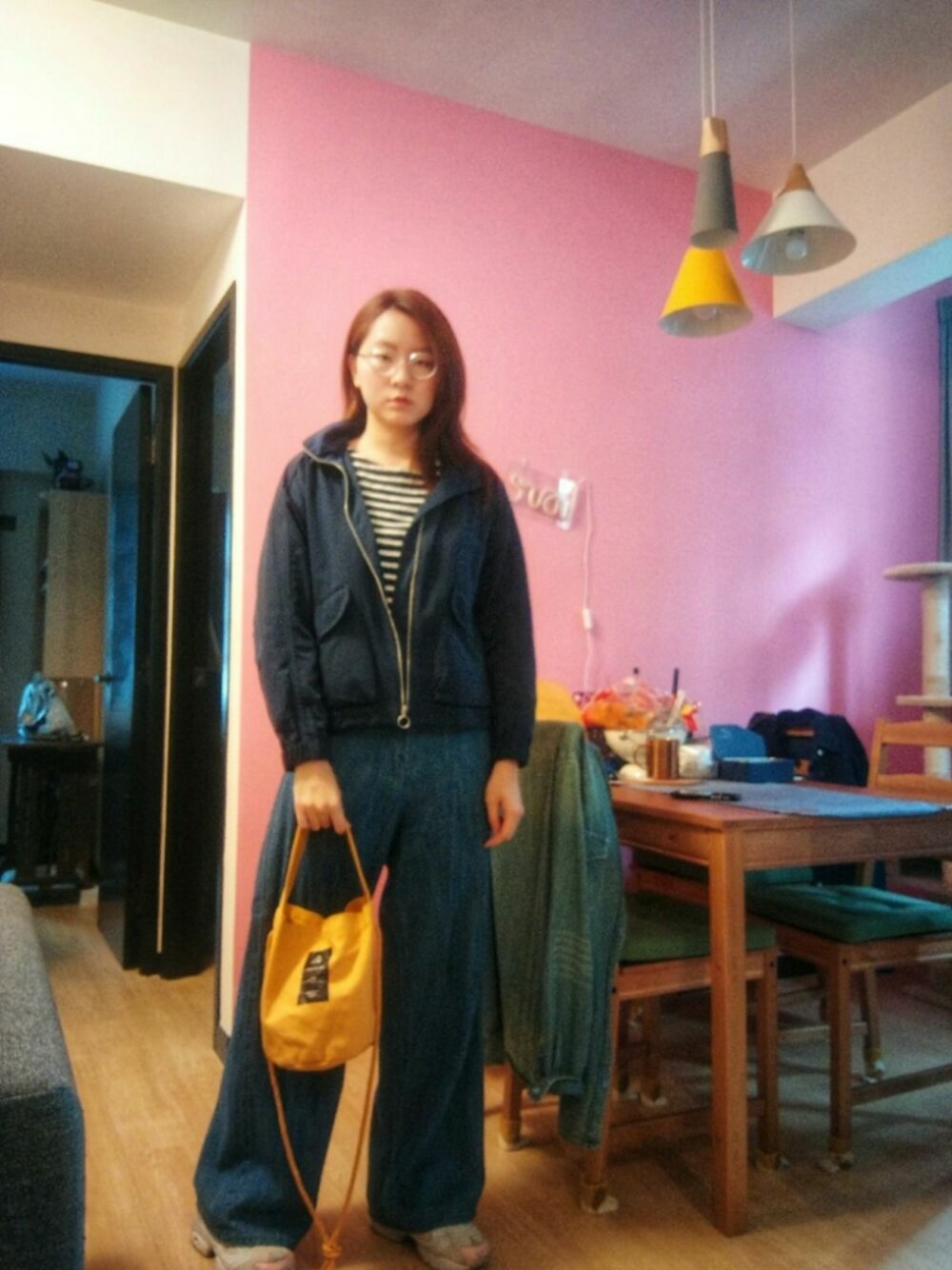 「ootd、Sunday、hkgirl、no makeup、causal、holiday、rainyday、blue、yellow」｜「niko and...のアイテム（ナイロンジャケット、ブルー系）」を使った、Yukariveraさん（レディース・166cm）の秋コーディネートの1枚目の写真