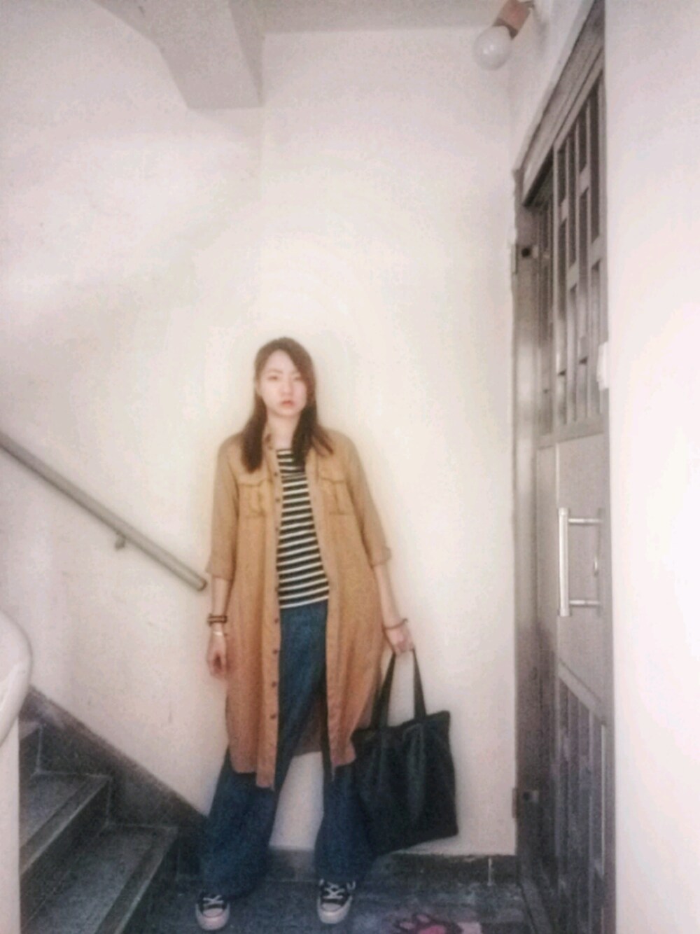 「ootd、causal、simple、converse、hkgirl、working style、rainyday、cloudy、秋のコーデ、November」｜「UNIQLOのアイテム（アンサンブル、ベージュ系）」を使った、Yukariveraさん（レディース・166cm）の秋コーディネートの1枚目の写真