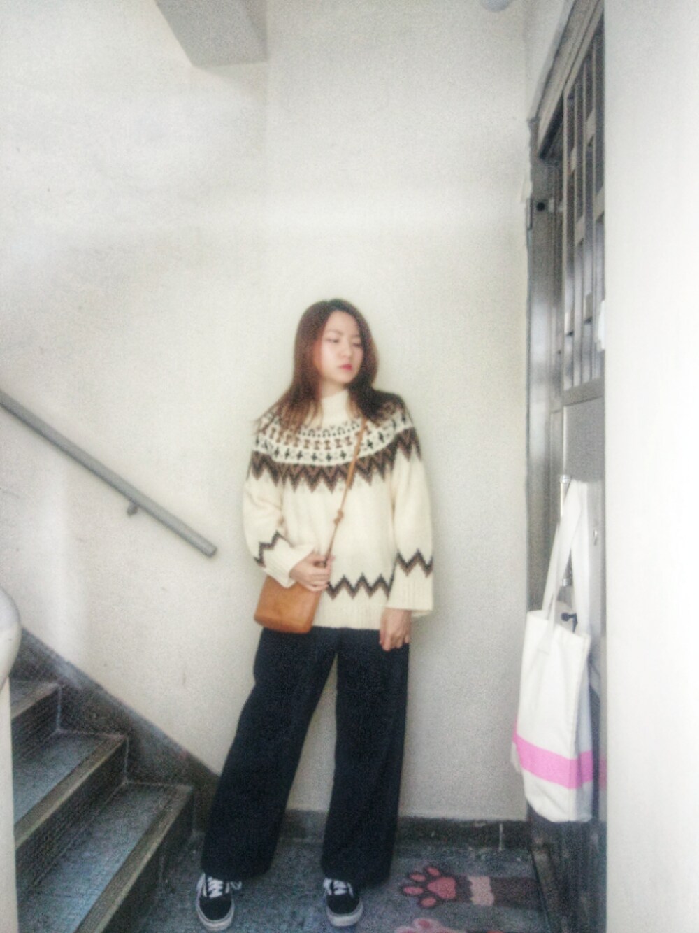 「Saturday、December、working style、hkgirl、ootd、2017、denim、毛衣」｜「Taobaoのアイテム（ニット/セーター、ベージュ系）」を使った、Yukariveraさん（レディース・166cm）の冬コーディネートの1枚目の写真