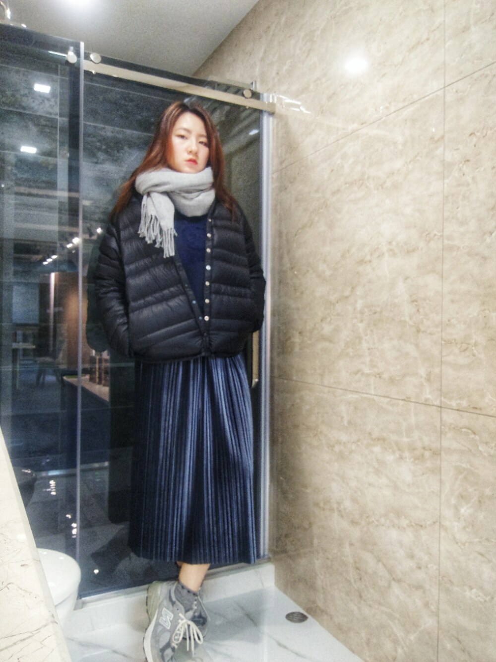 「ootd、velvet、blue、Saturday、working style、hkgirl、冬、2018、January」｜「Taobaoのアイテム（スカート、ブルー系）」を使った、Yukariveraさん（レディース・166cm）の冬コーディネートの1枚目の写真