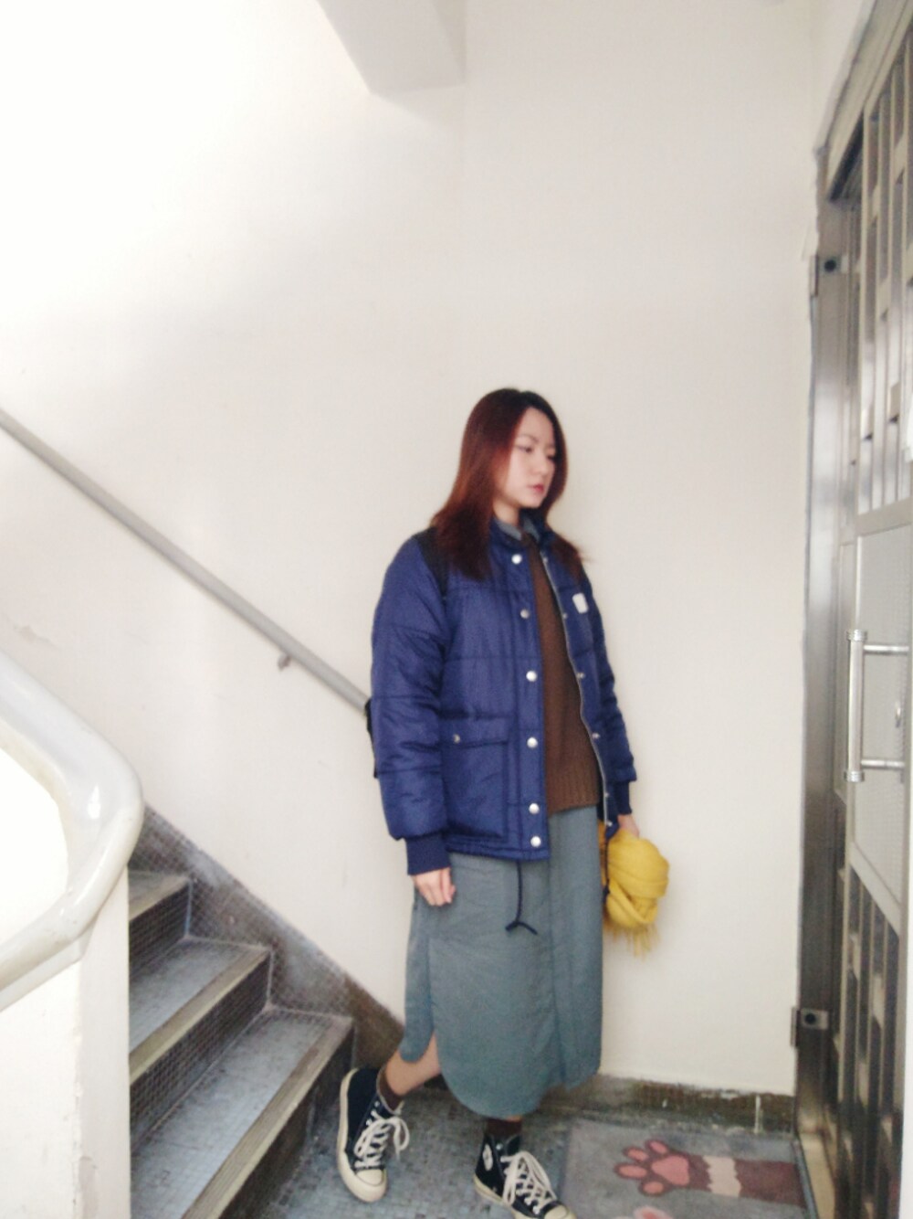 「ootd、冷え性、hkgirl、working style、January、冬、藍色、綠色、boyfriend jacket」｜「niko and...のアイテム（マフラー、イエロー系）」を使った、Yukariveraさん（レディース・166cm）の冬コーディネートの1枚目の写真