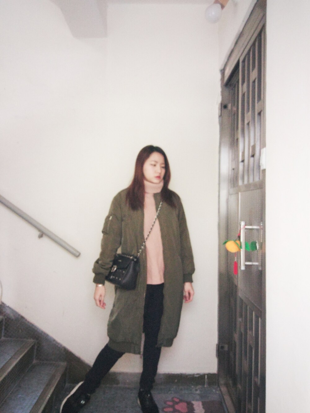 「ootd、Friday、military、hkgirl、working style、MarioValentino、february」｜「UNIQLOのアイテム（ニット/セーター、ピンク系）」を使った、Yukariveraさん（レディース・166cm）の冬コーディネートの1枚目の写真