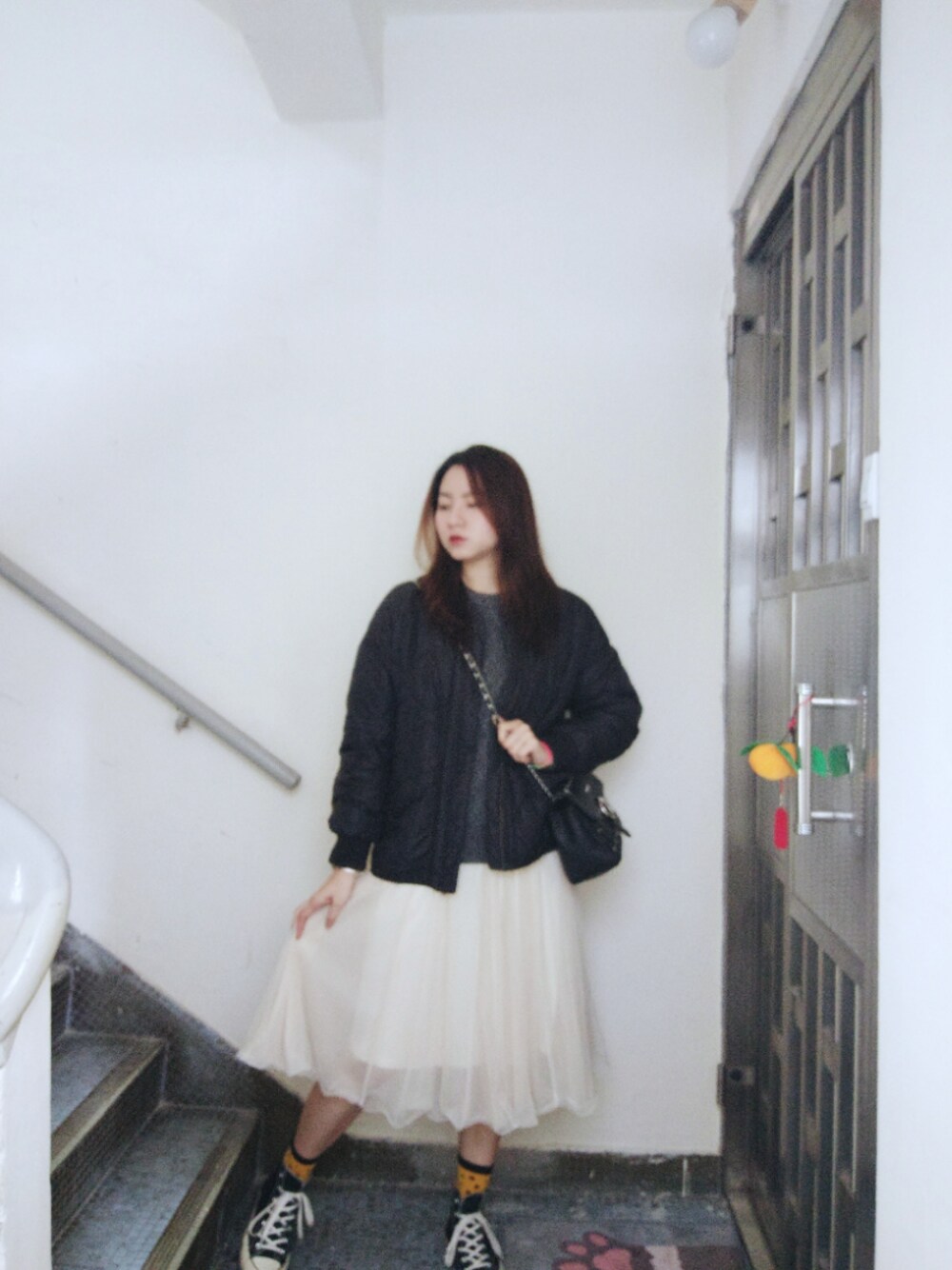 「ootd、Saturday、black and white、黑白灰、working style、hkgirl、MarioValentino、february」｜「Valentino by Mario Valentinoのアイテム（ショルダーバッグ、ブラック系）」を使った、Yukariveraさん（レディース・166cm）の冬コーディネートの1枚目の写真