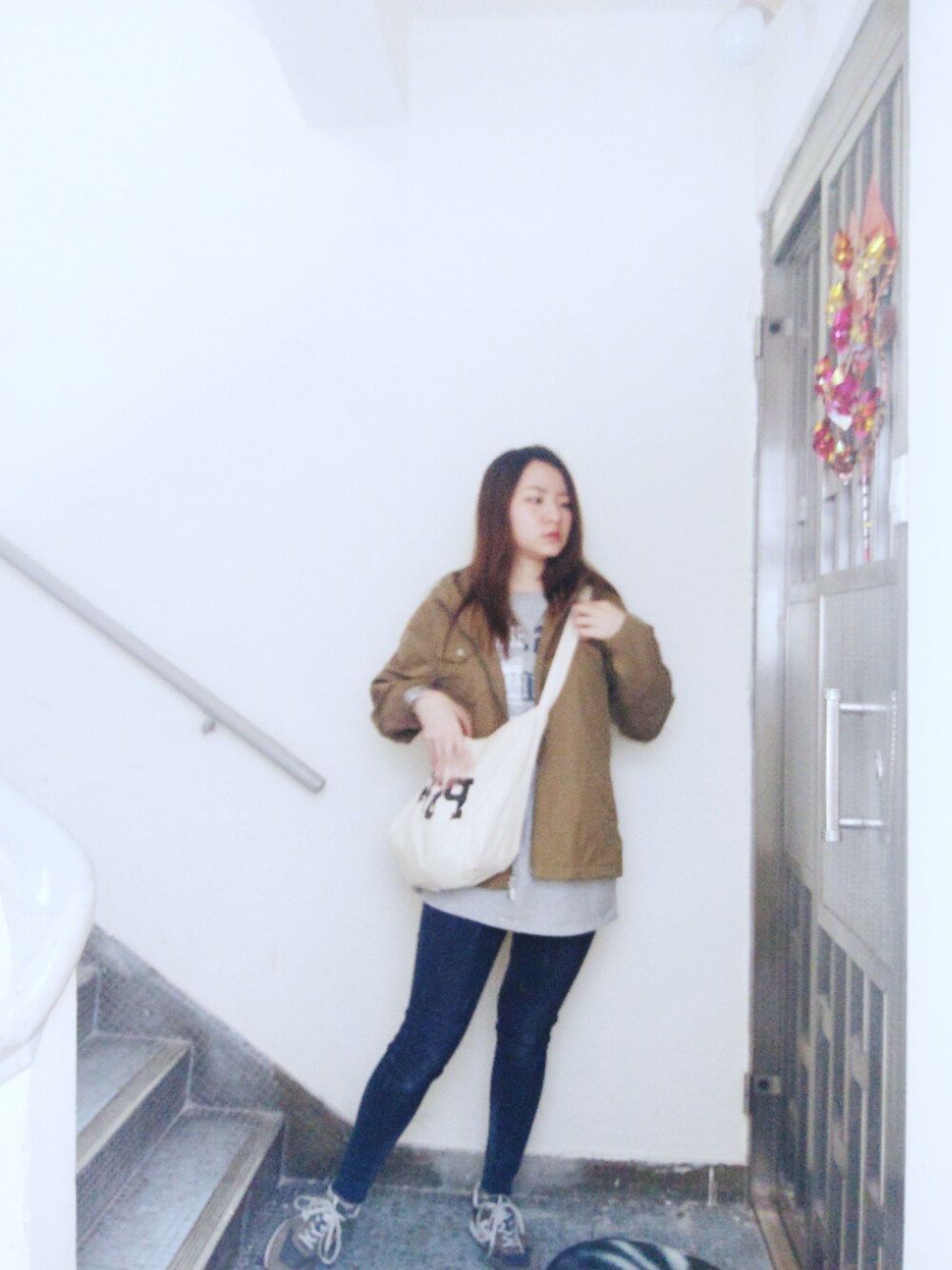 「ootd、Saturday、working style、hkgirl、simple、THE NORTH FACE」｜「LOWRYS FARMのアイテム（Tシャツ/カットソー、グレー系）」を使った、Yukariveraさん（レディース・166cm）の春コーディネートの1枚目の写真