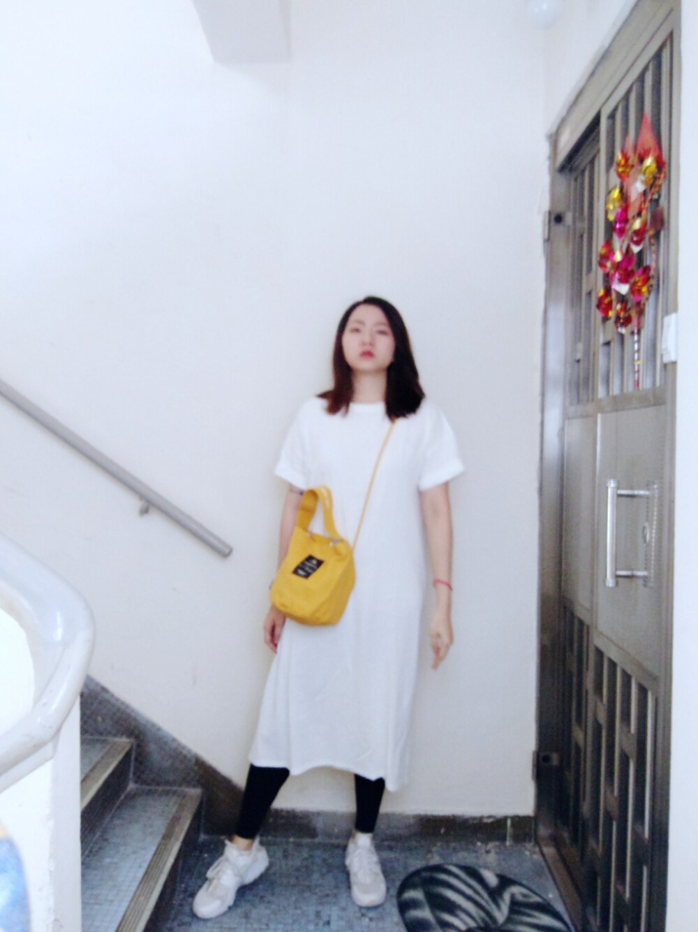 「ootd、wiwt、white、Friday、working style、hkgirl、June、summer、simple style」｜「LOWRYS FARMのアイテム（ワンピース/ドレス、ホワイト系）」を使った、Yukariveraさん（レディース・166cm）の夏コーディネートの1枚目の写真