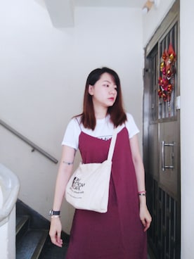 「red」｜「アイテム（ジャンパースカート）」を使った、Yukariveraさん（レディース・166cm）の秋コーディネート