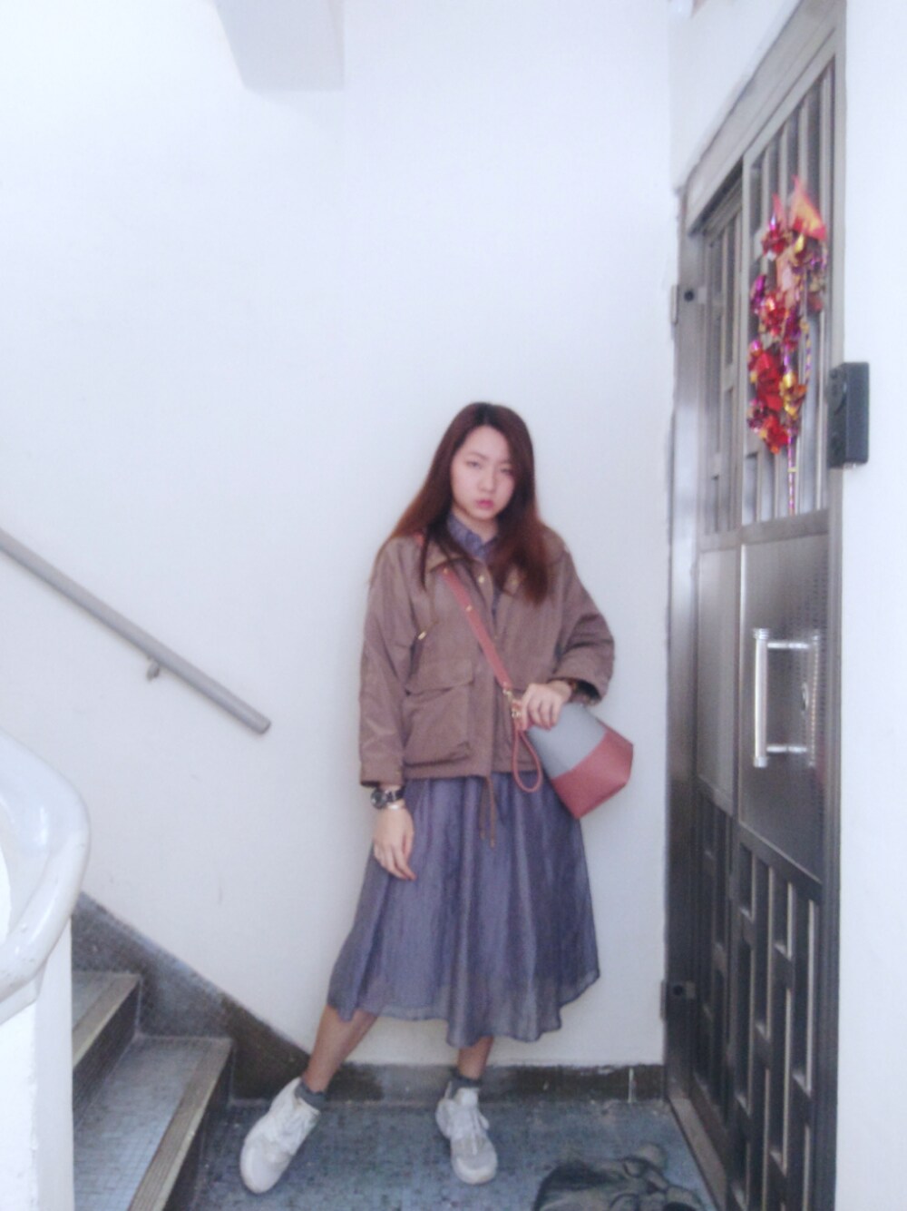 「wiwt、ootd、april 2019、working style、hkgirl、春コーデ、灰色」｜「aang shopのアイテム（ショルダーバッグ、ピンク系）」を使った、Yukariveraさん（レディース・166cm）の春コーディネートの1枚目の写真