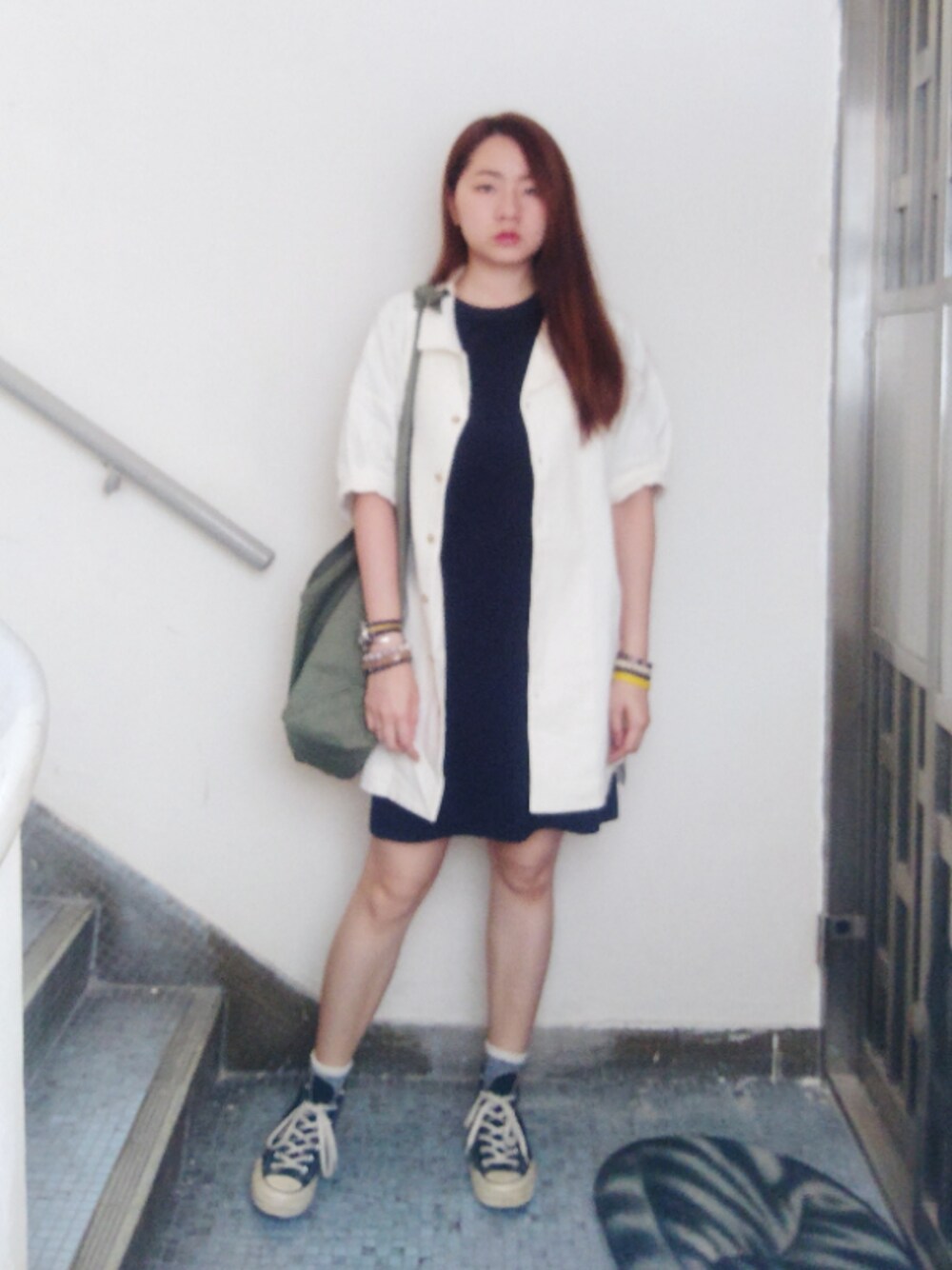 「wiwt、Saturday、working style、hkgirl、October 2019、autumn、秋のコーデ」｜「MOUSSYのアイテム（シャツ/ブラウス、ホワイト系）」を使った、Yukariveraさん（レディース・166cm）の秋コーディネートの1枚目の写真