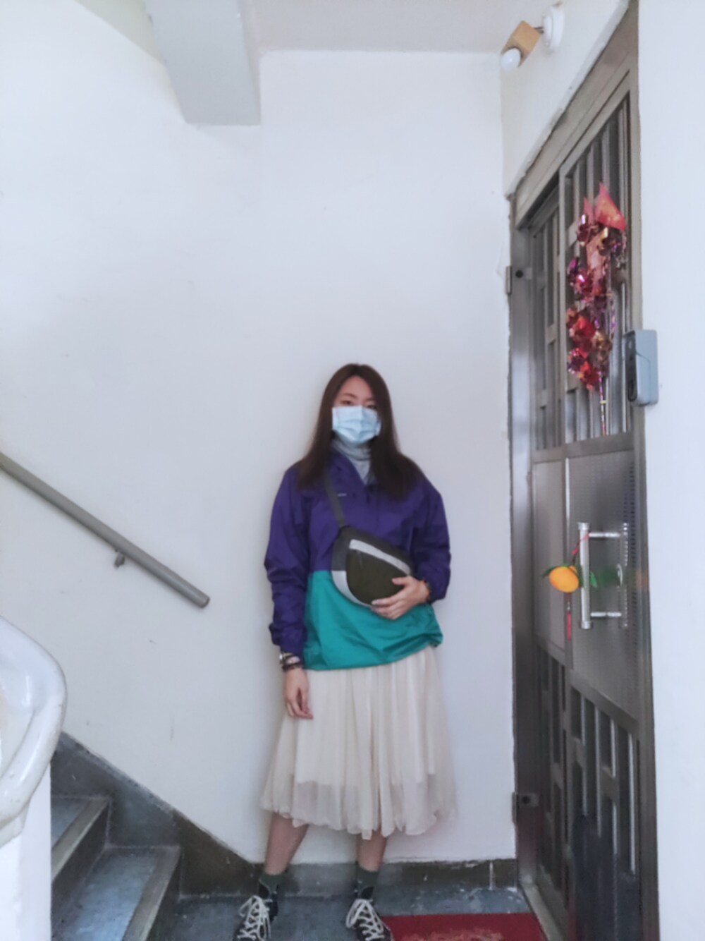 「wiwt、ootd、春コーデ、working style、hkgirl、feb 2020、休閒」｜「UNIQLOのアイテム（Tシャツ/カットソー、グレー系）」を使った、Yukariveraさん（レディース・166cm）の冬コーディネートの1枚目の写真