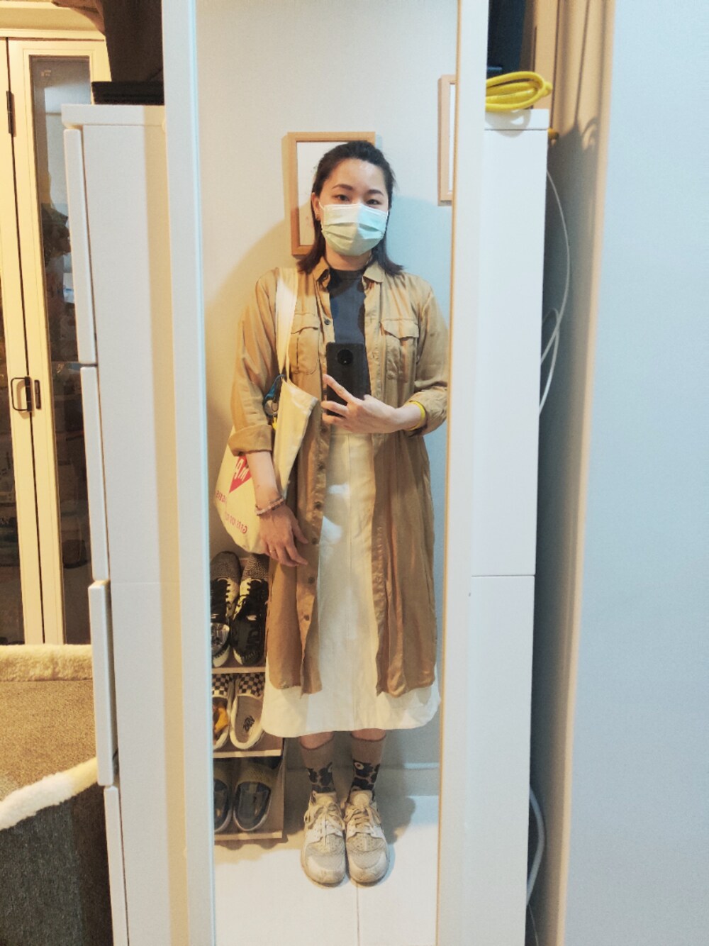 「wiwt、monday、autumn beige、working style、hkgirl、秋のコーデ、October 2020、UNIQLO、layering」｜「UNIQLOのアイテム（スカート、ベージュ系）」を使った、Yukariveraさん（レディース・166cm）の秋コーディネートの1枚目の写真